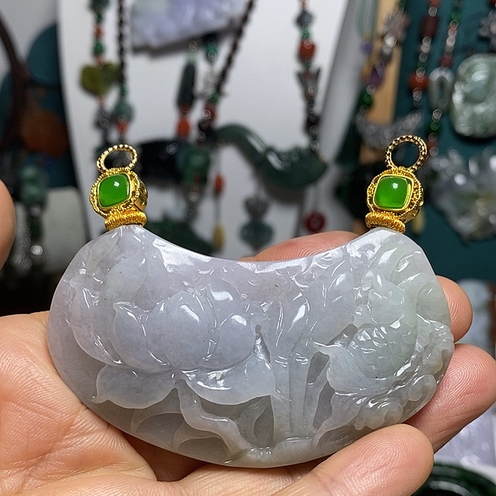 翡翠未镶嵌吊坠(赠链)