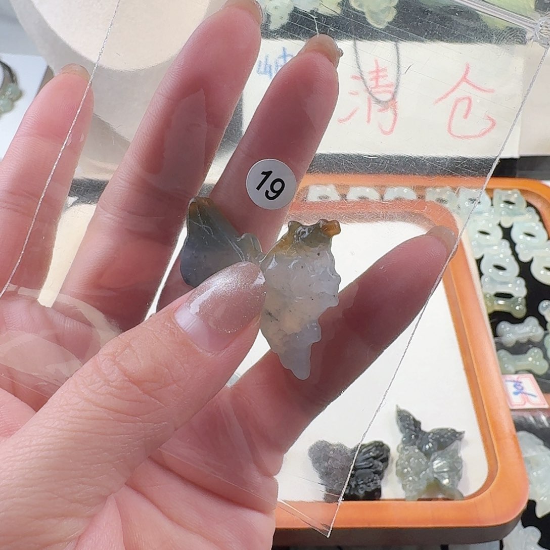 蛇纹石玉颈饰合金不退不换