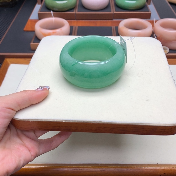 杨***睿石英质玉（非洲翠）未镶嵌舍