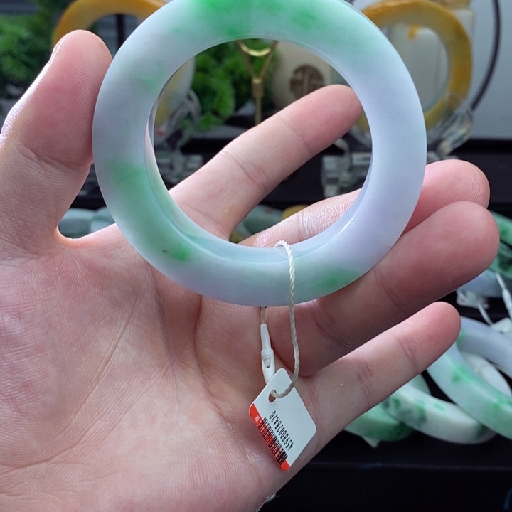 未镶嵌天然翡翠手镯定制翡翠