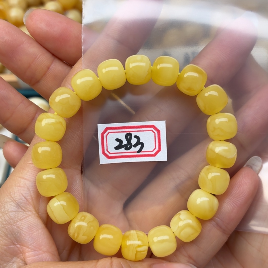 梅***儿蜜蜡未镶嵌裸石10+蜜蜡