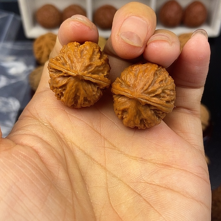 吊坠文玩核桃粗筋。                