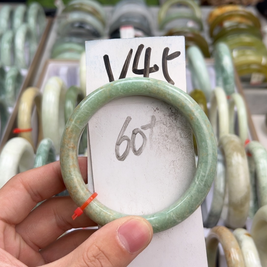 岫玉手镯未镶嵌天然岫玉