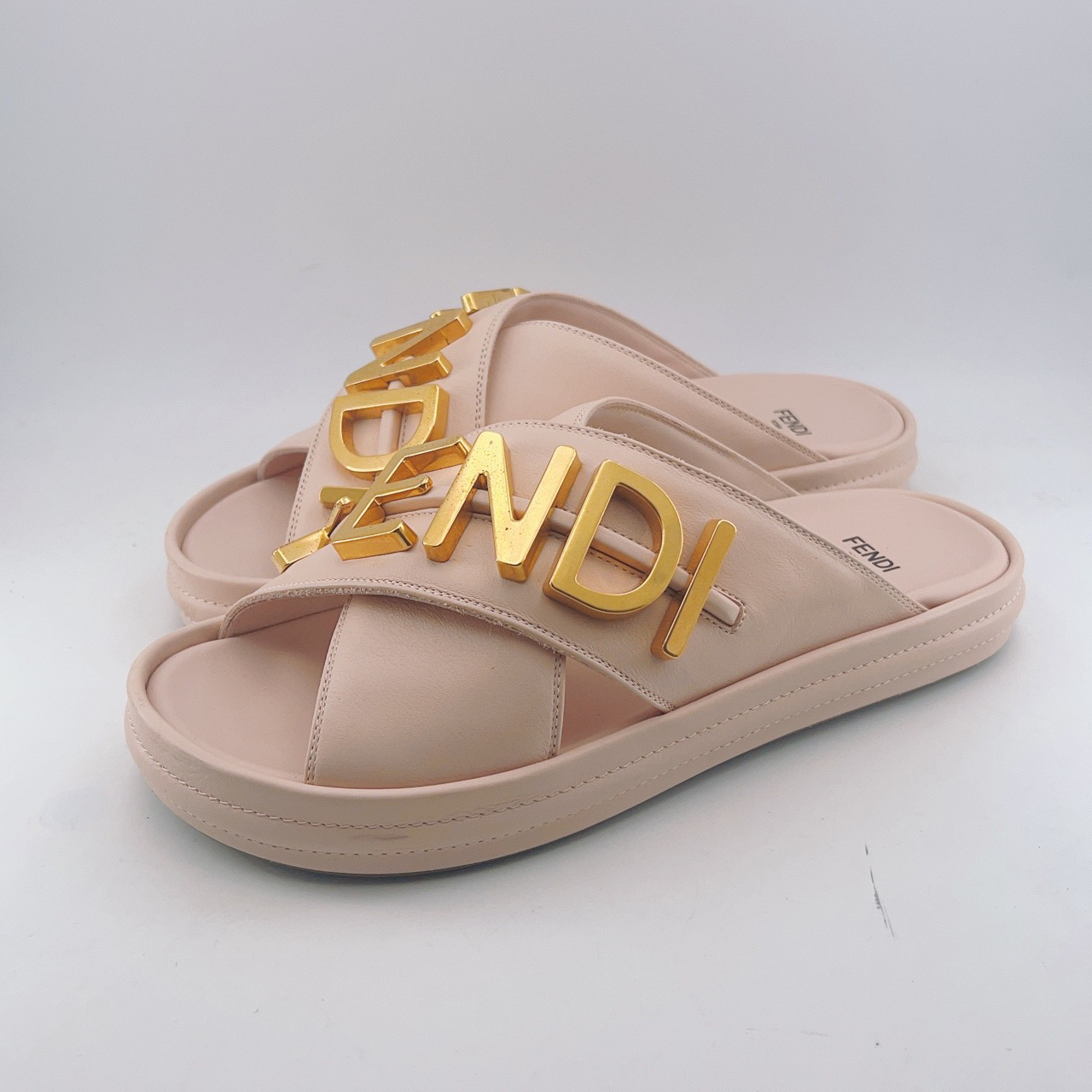 95新 FENDI/芬迪 38码/98新/芬迪金标大logo粉色交叉绑带拖鞋