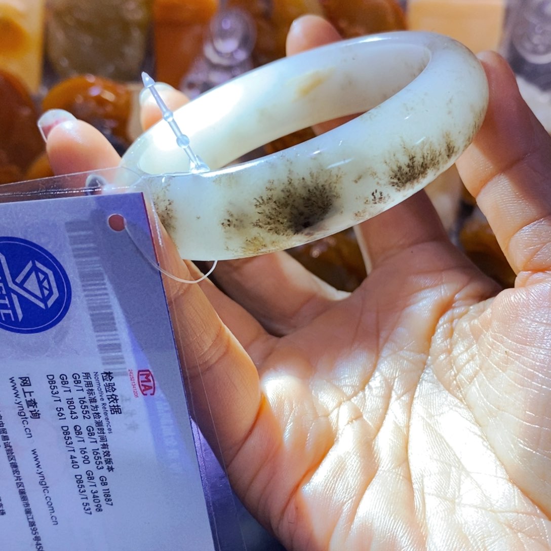 石英质玉（黄龙玉）未镶嵌颈饰