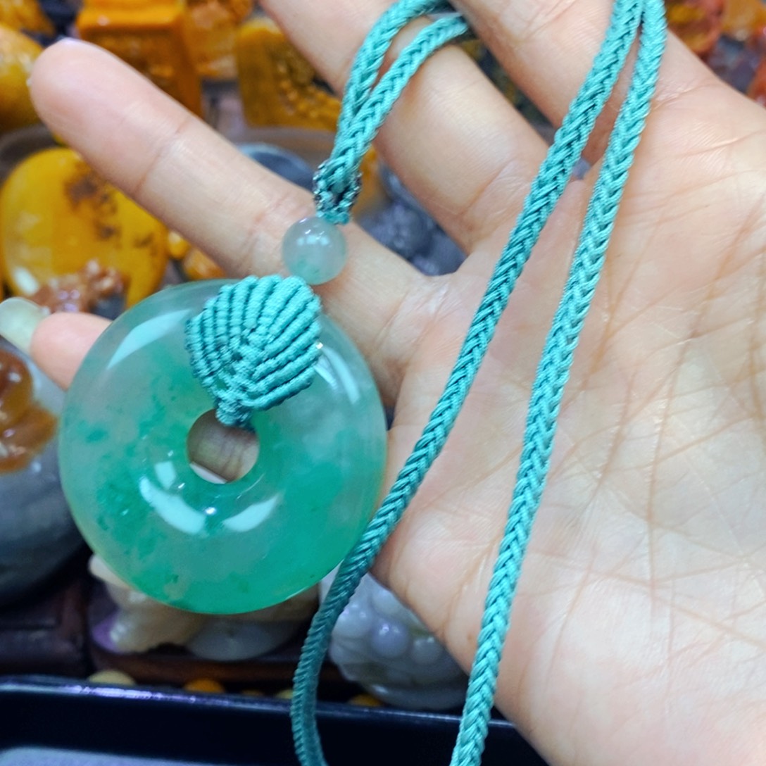 未镶嵌石英质玉（黄龙玉）项链