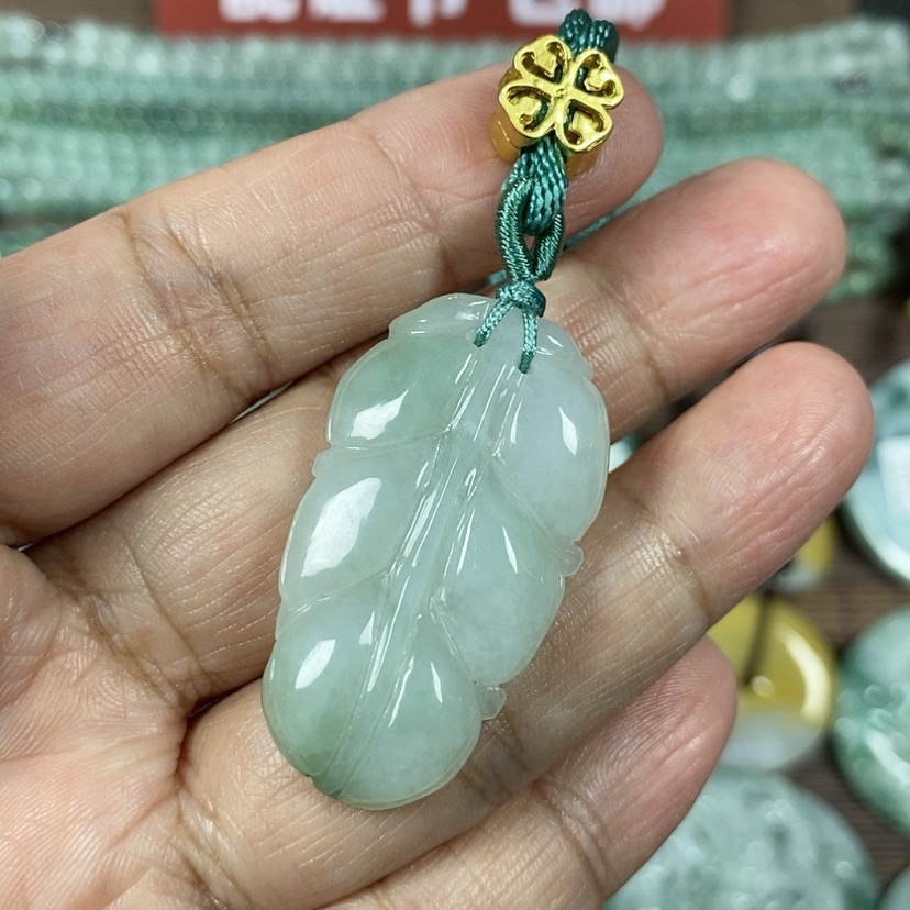 【闪购商品】翡翠颈饰未镶嵌玉吊坠翡翠玉金枝玉叶