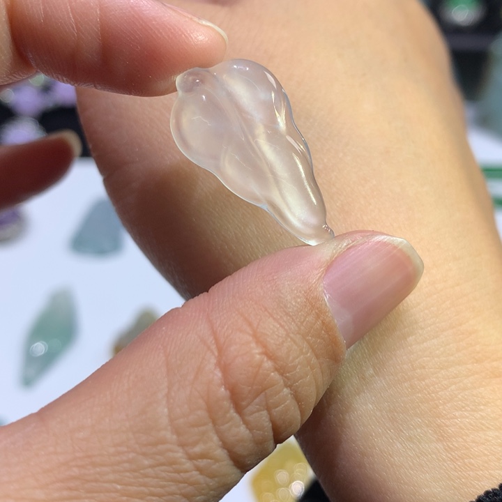 翡翠颈饰未镶嵌叶子