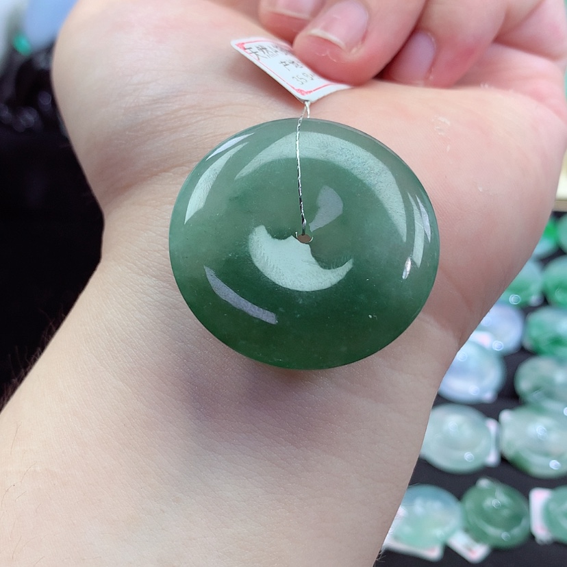 【闪购商品】翡翠未镶嵌颈饰