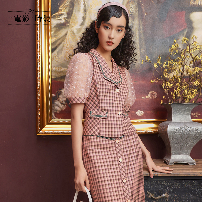 【小余专属】一电影一时装短款翻领网纱格纹开衫 FCBS124619