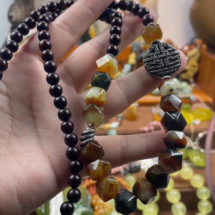 蛇纹石玉未镶嵌吊坠