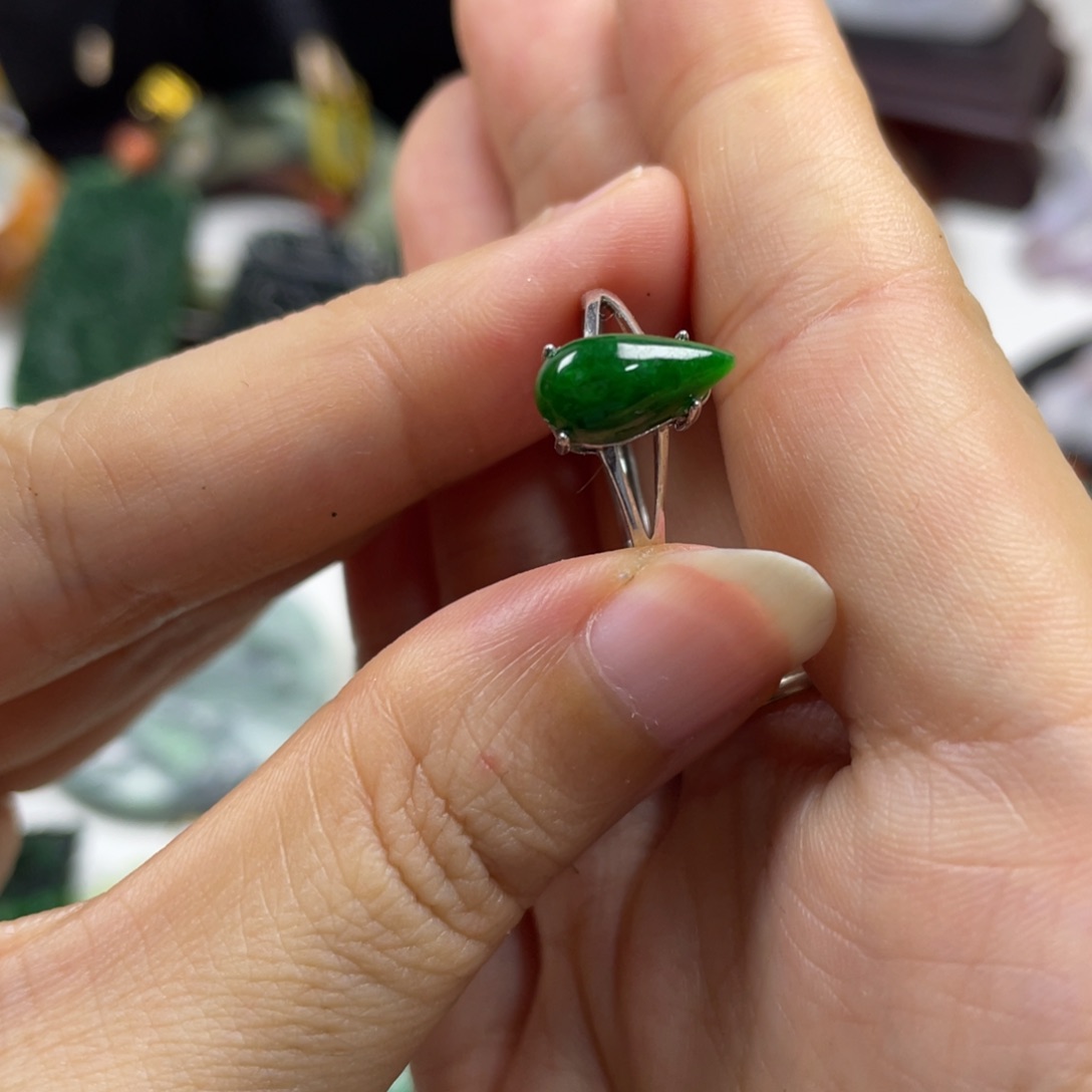 (***墨翡翠未镶嵌颈饰牌子