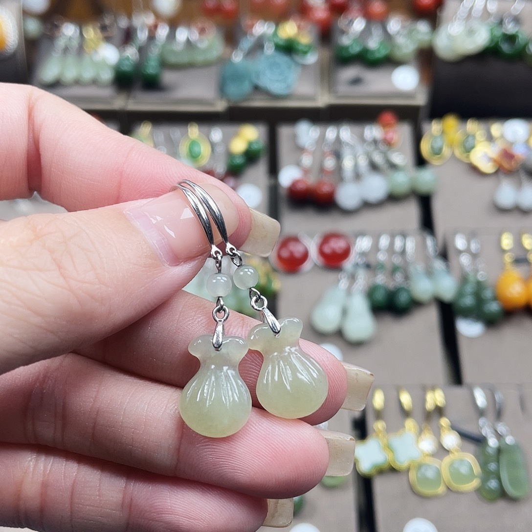 和田玉银S925镶嵌耳饰福袋