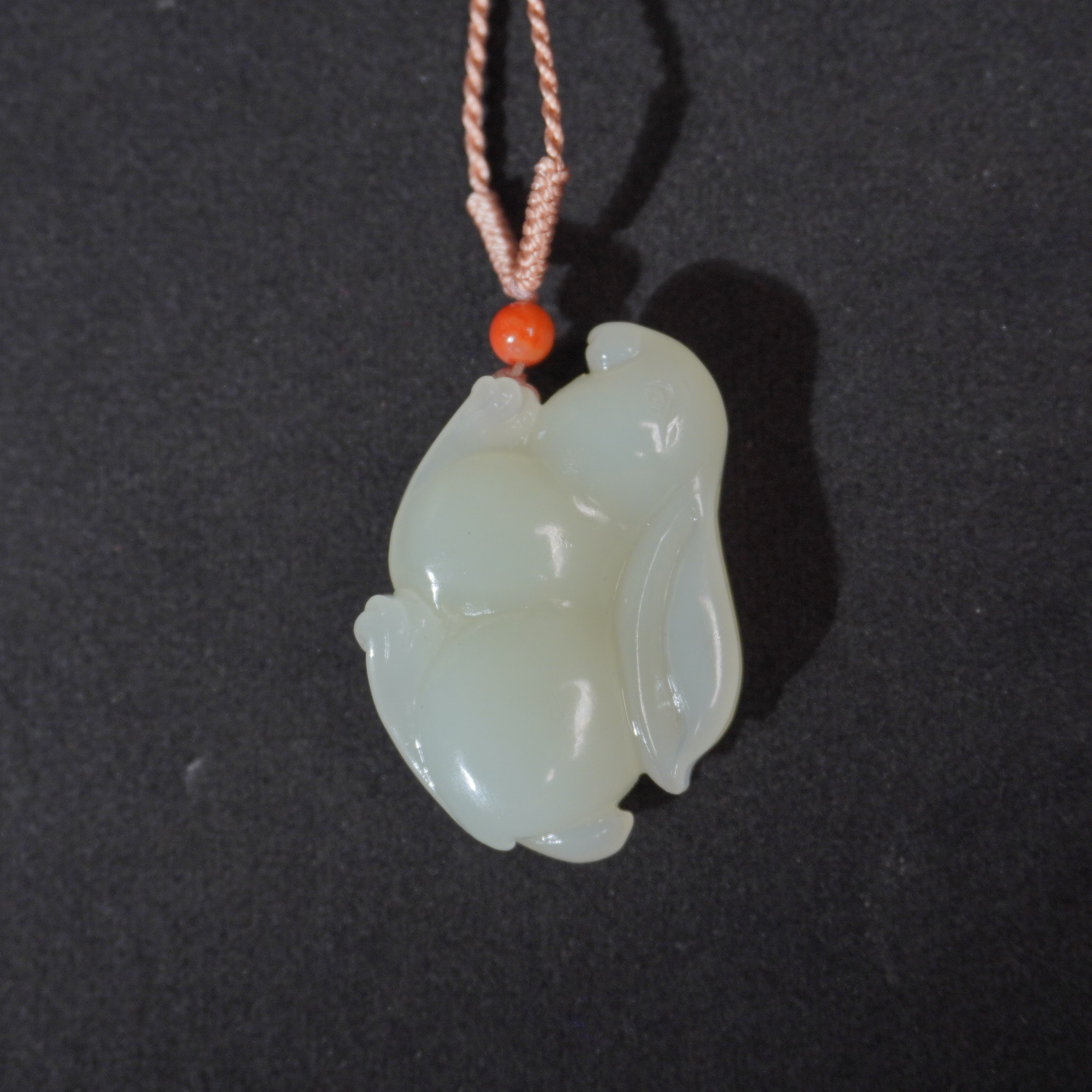 4SYN83 创汇 和田玉兔子吊坠