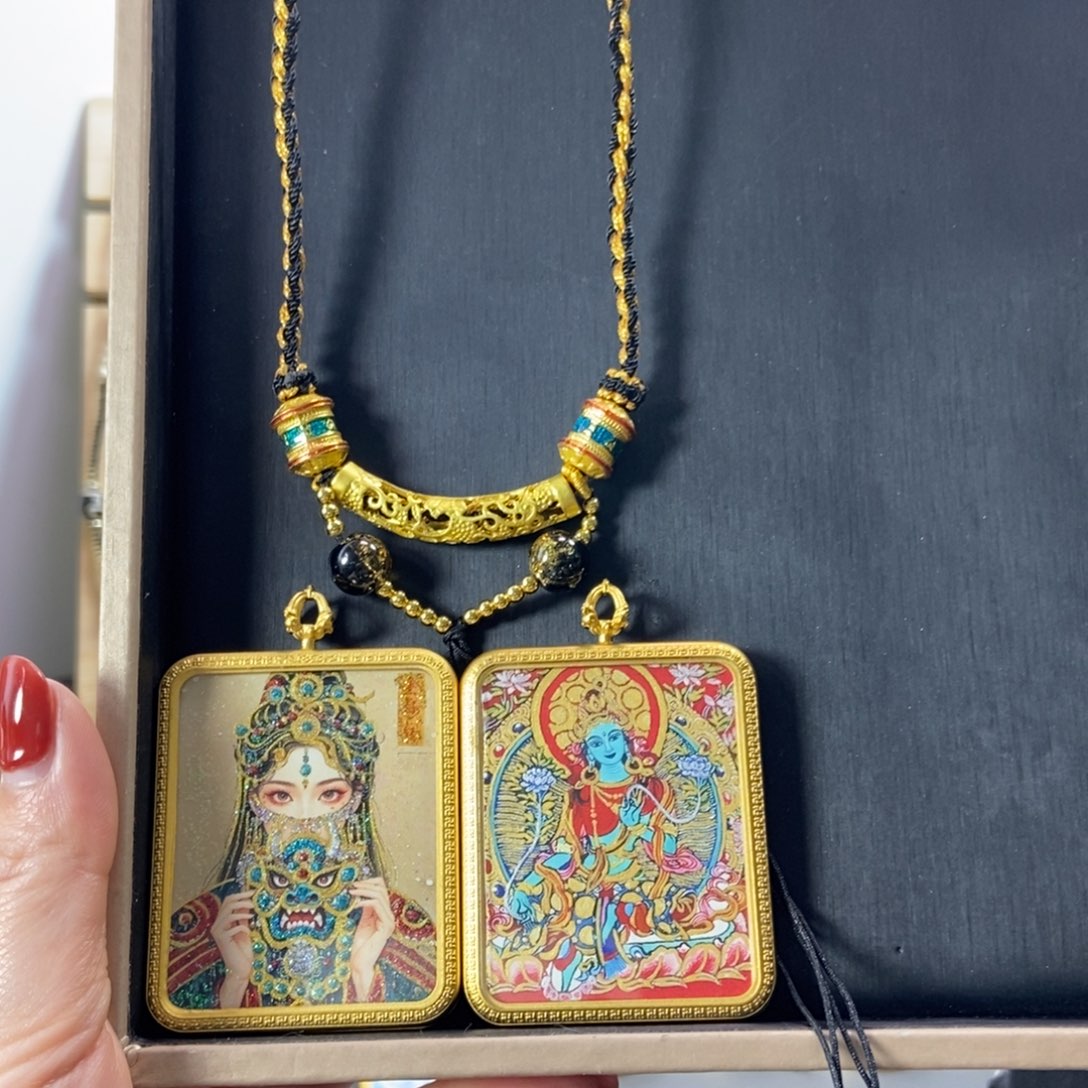 吊坠美丽的唐卡在这里结缘