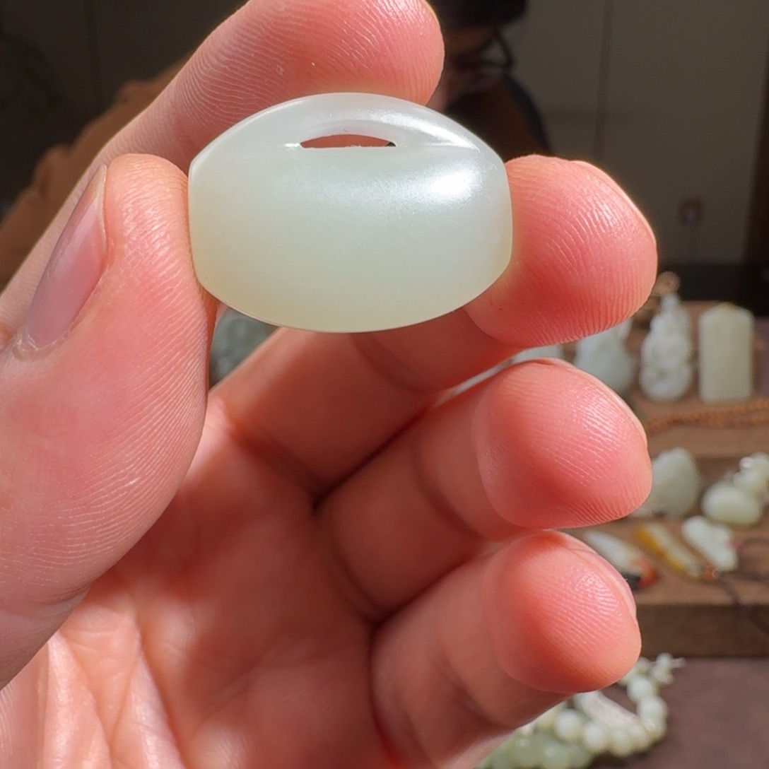 和田玉挂件未镶嵌一****?