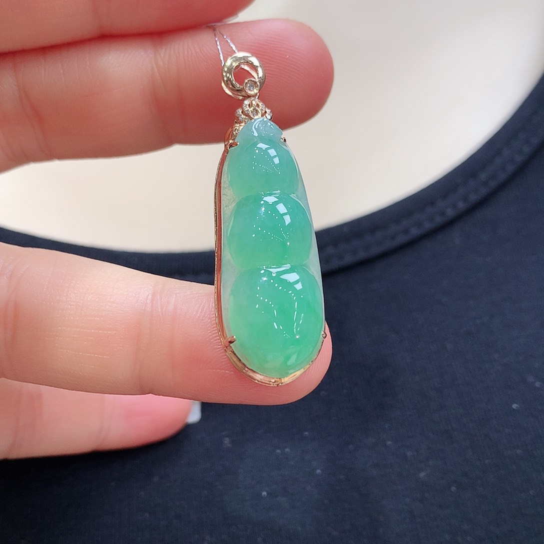 翡翠颈饰18K金镶嵌福豆