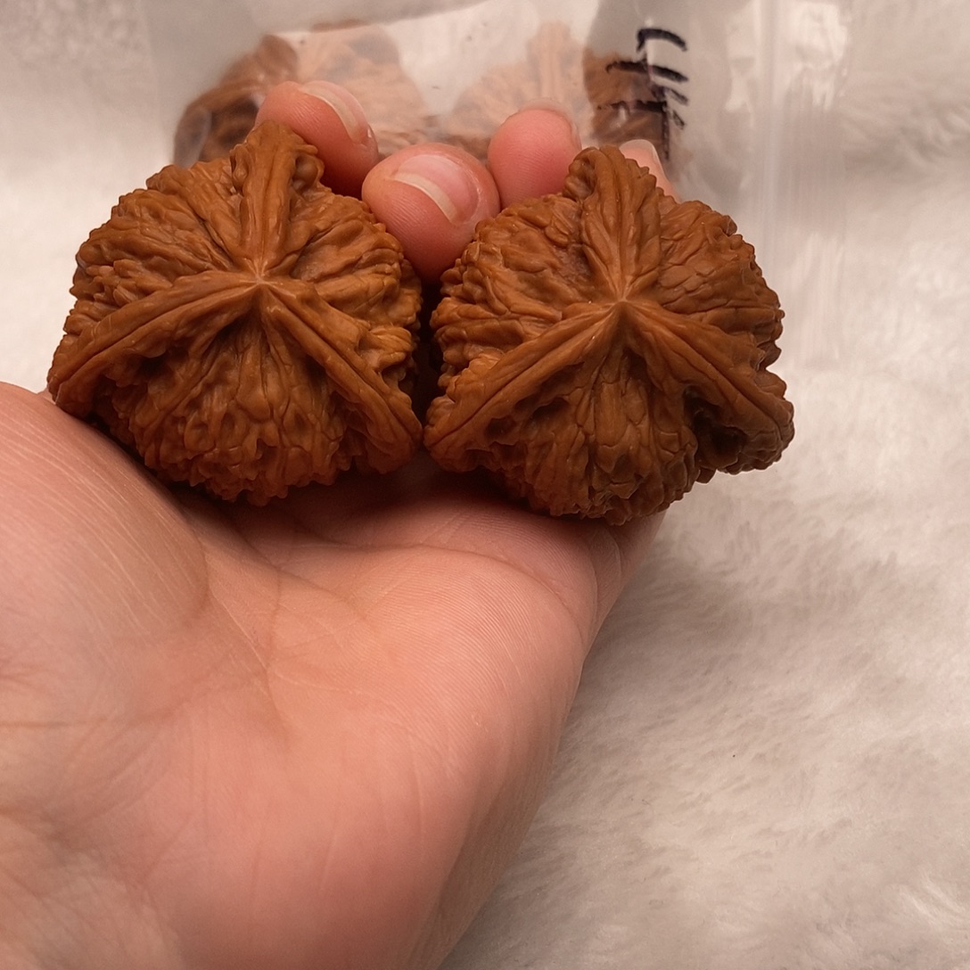 为***。吊坠文玩核桃三棱