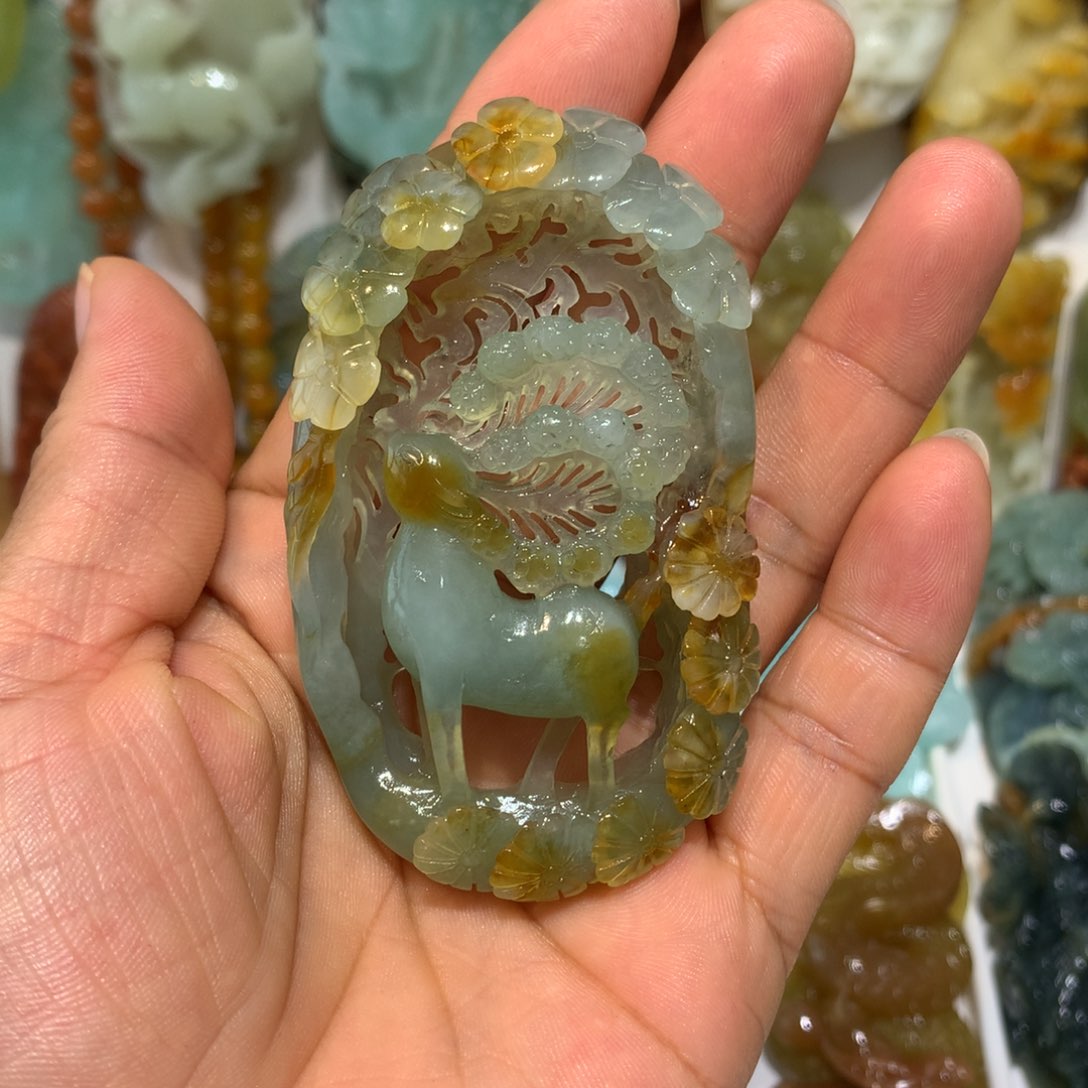 蛇纹石玉未镶嵌颈饰