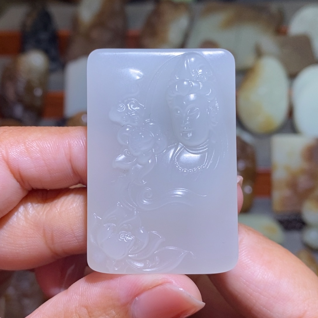 颈饰未镶嵌和田玉（白玉）