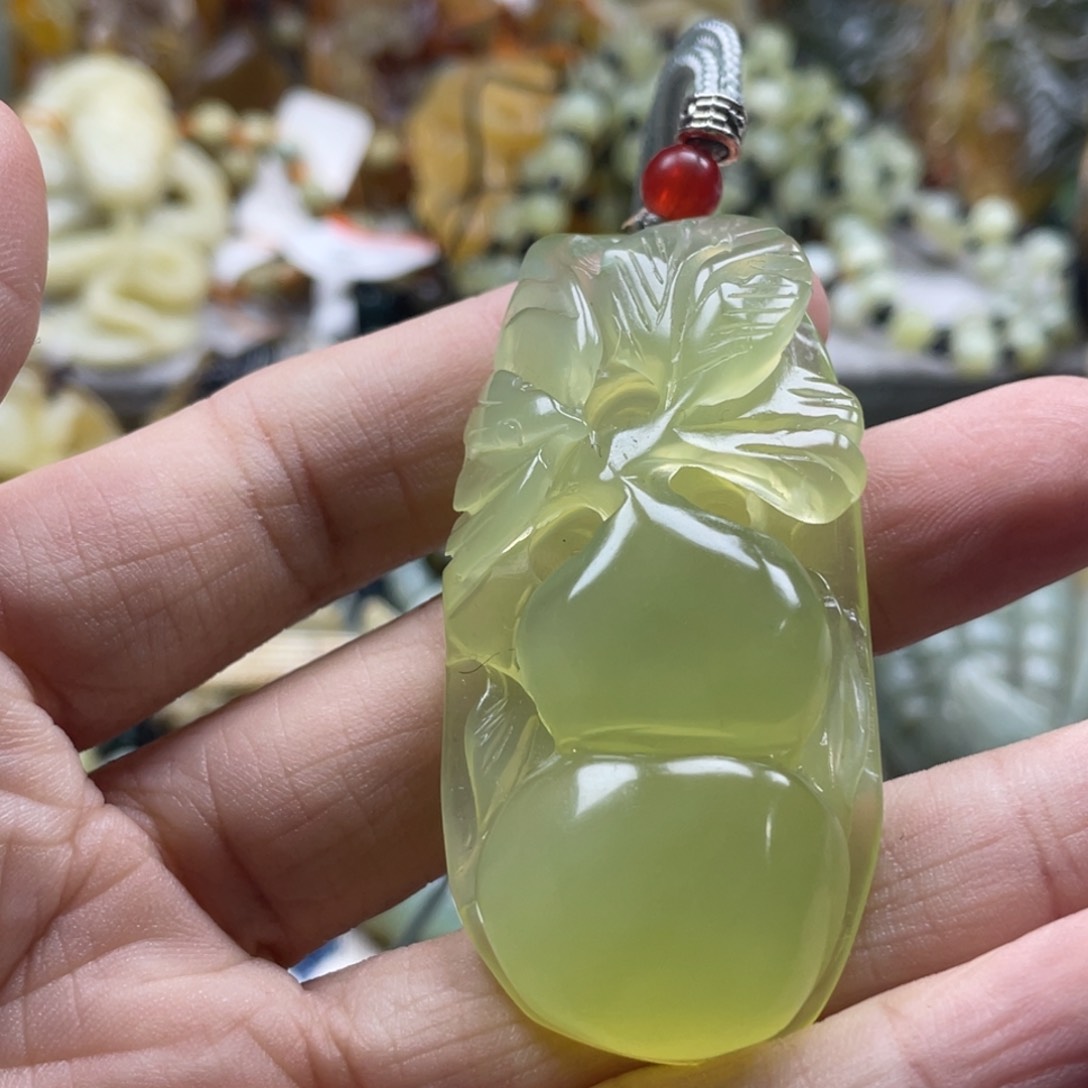 蛇纹石玉颈饰未镶嵌