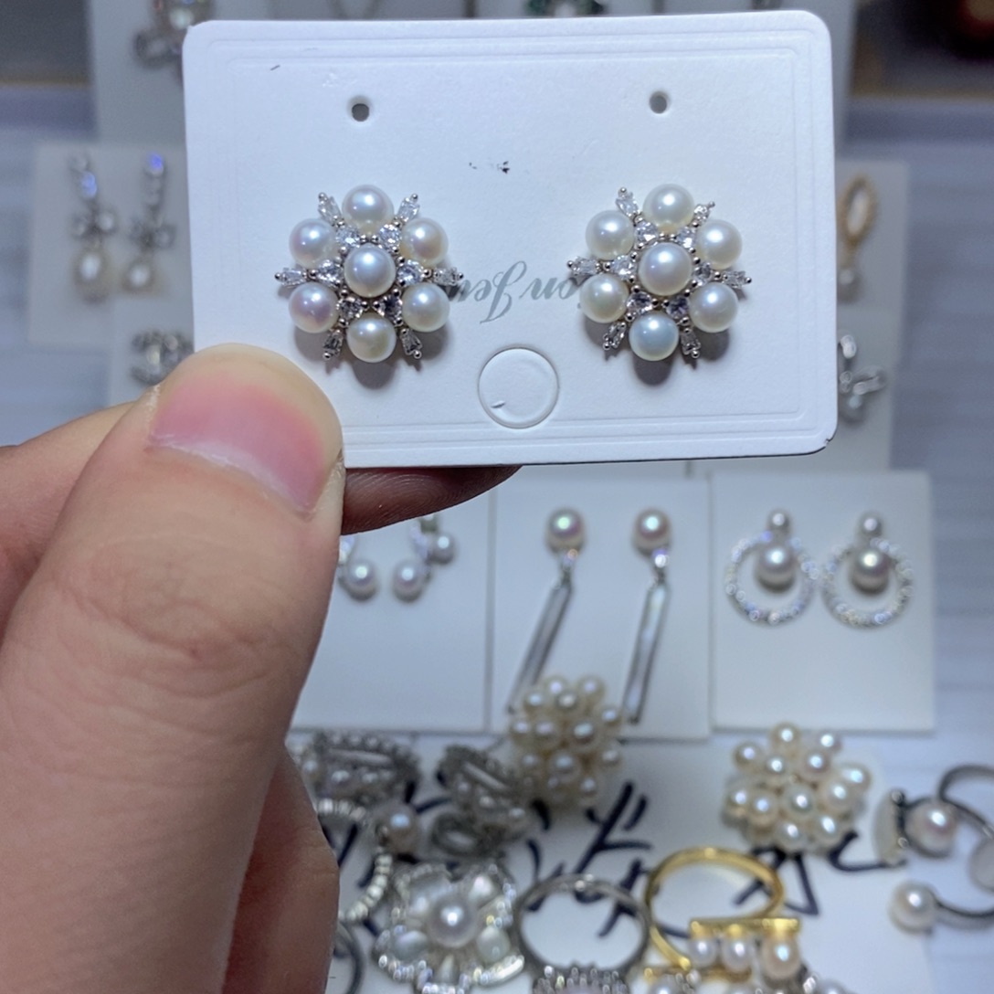 银S925镶嵌耳饰淡水珍珠
