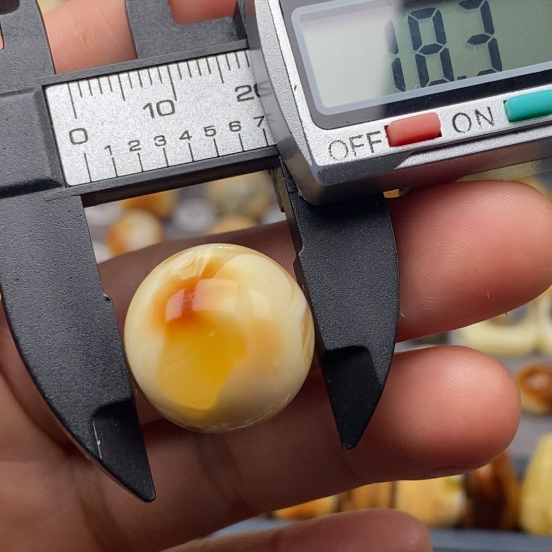 蜜蜡珠宝奇石未镶嵌