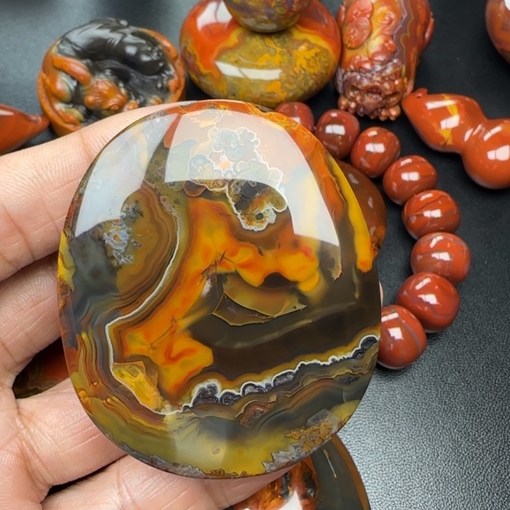 带***顶玛瑙/玉髓未镶嵌原矿玛瑙项链牌子