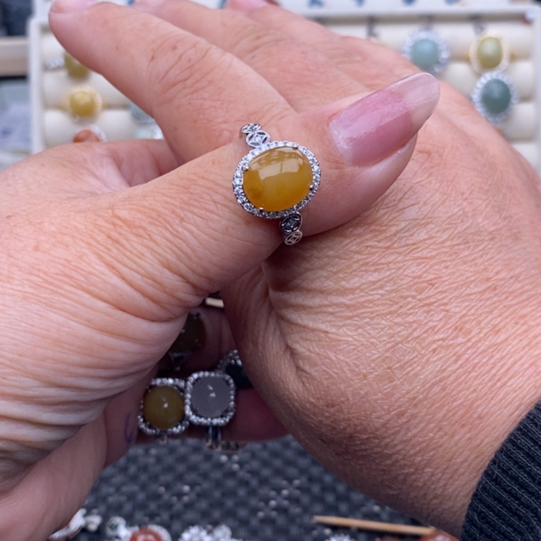 未镶嵌戒指翡翠小***士缅甸