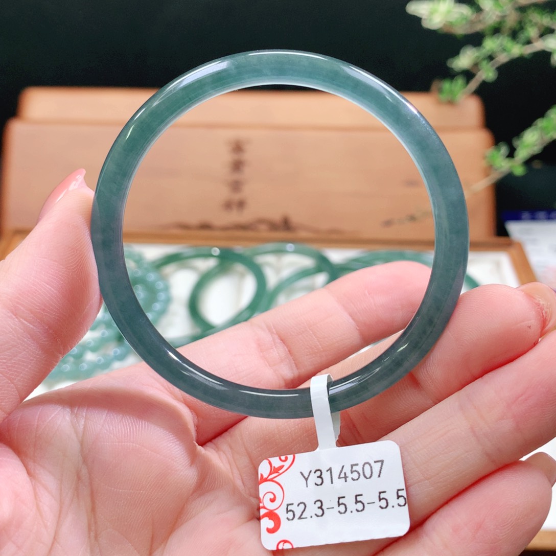 翡翠手镯未镶嵌天然