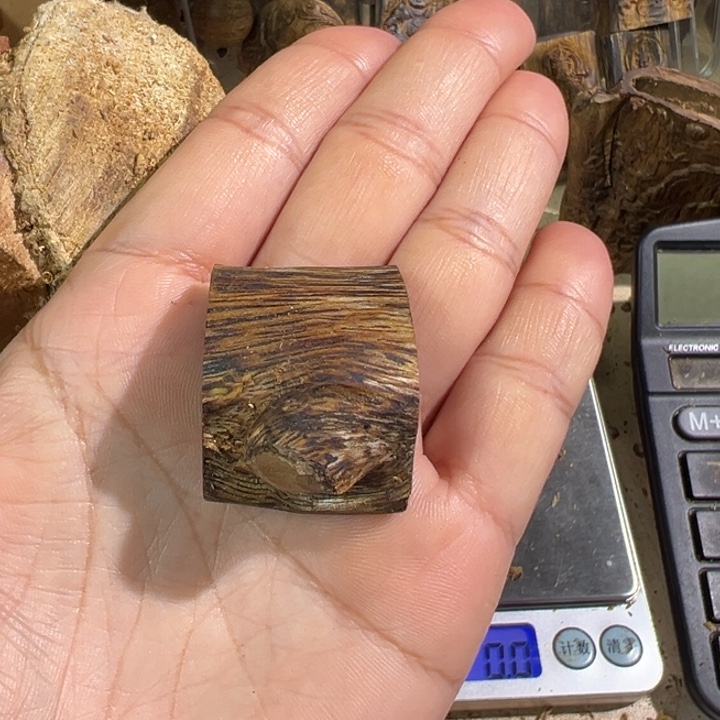 沉香吊坠棋楠沉香虎斑棋吊坠5.8克