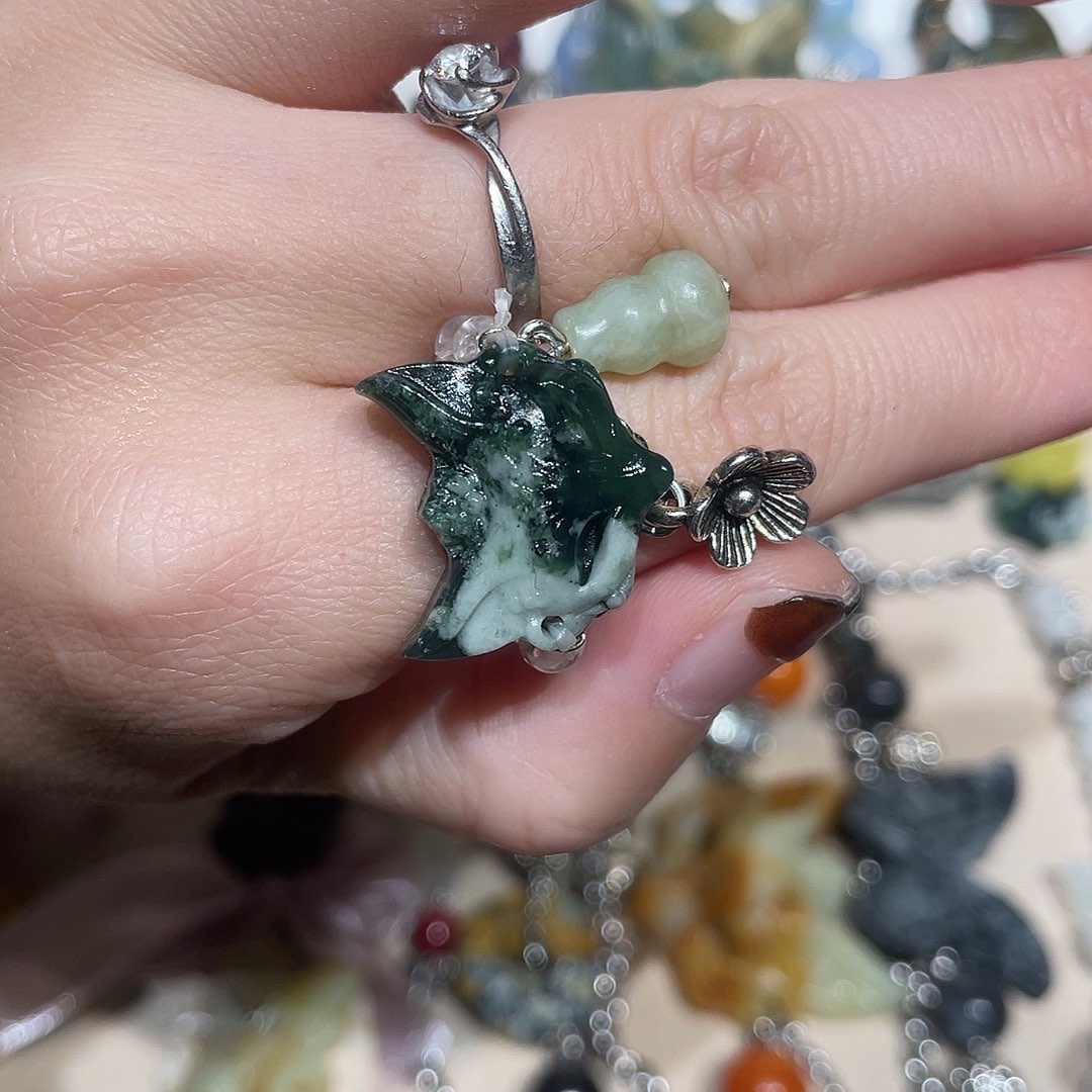 蛇纹石玉合金颈饰