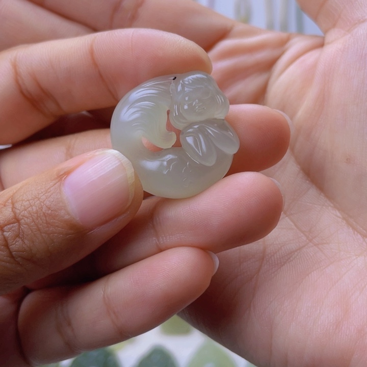 和田玉颈饰未镶嵌丑**致