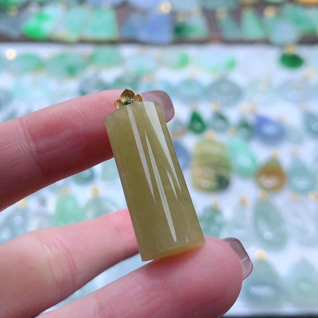 翡翠颈饰未镶嵌翡翠