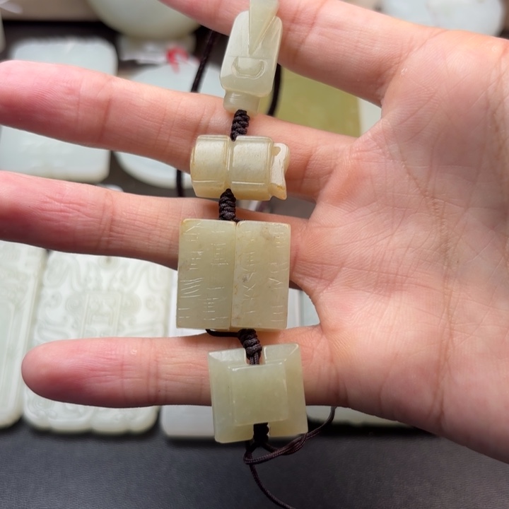 三***1和田玉未镶嵌挂件