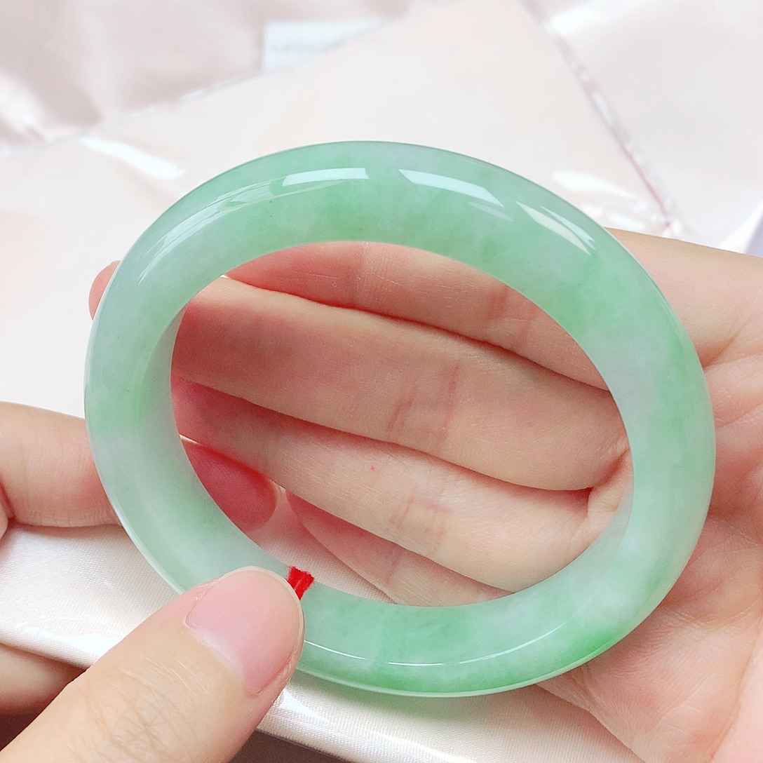 翡翠手镯未镶嵌抖音886