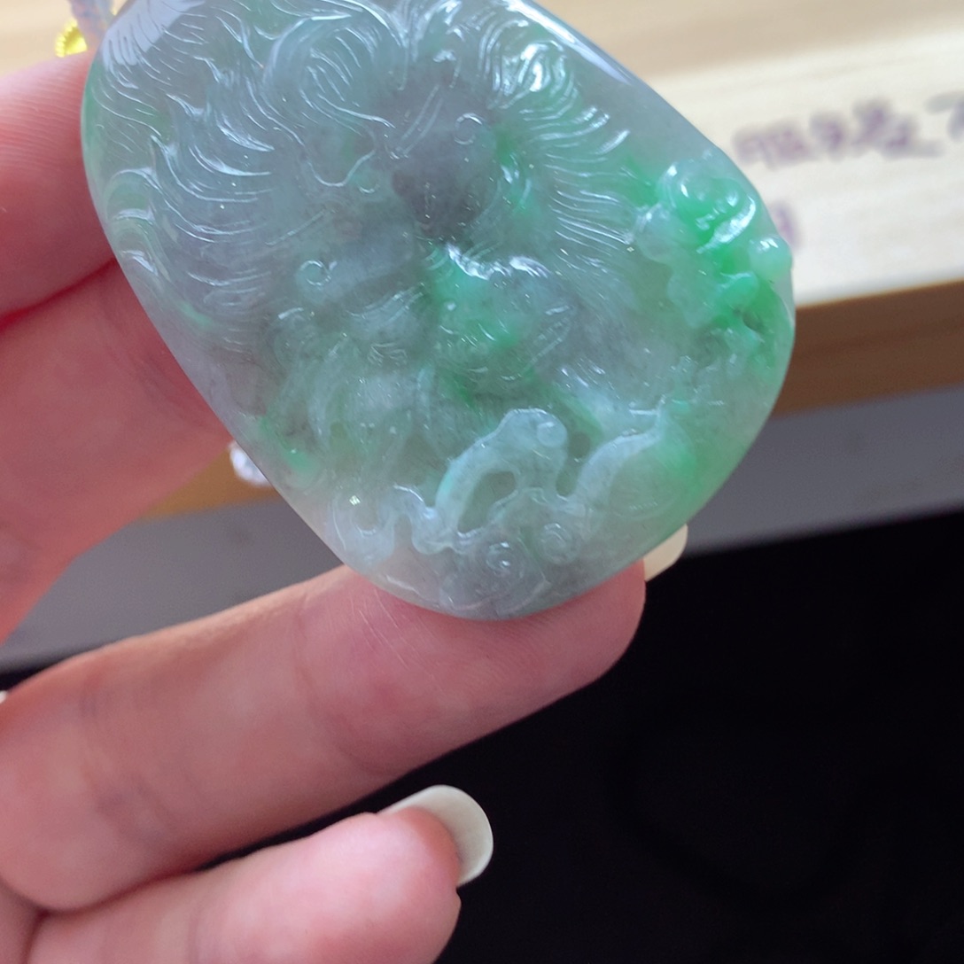 翡翠颈饰未镶嵌吊坠