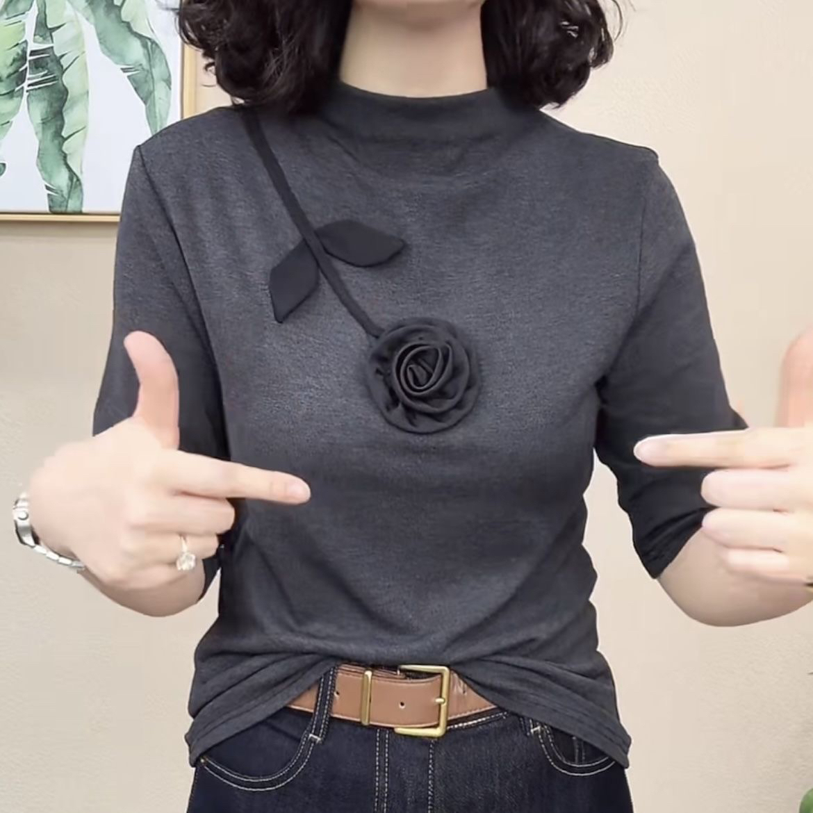 2025秋冬新款中长袖T恤女时尚气质花朵显瘦遮肚子百搭洋气打底衫