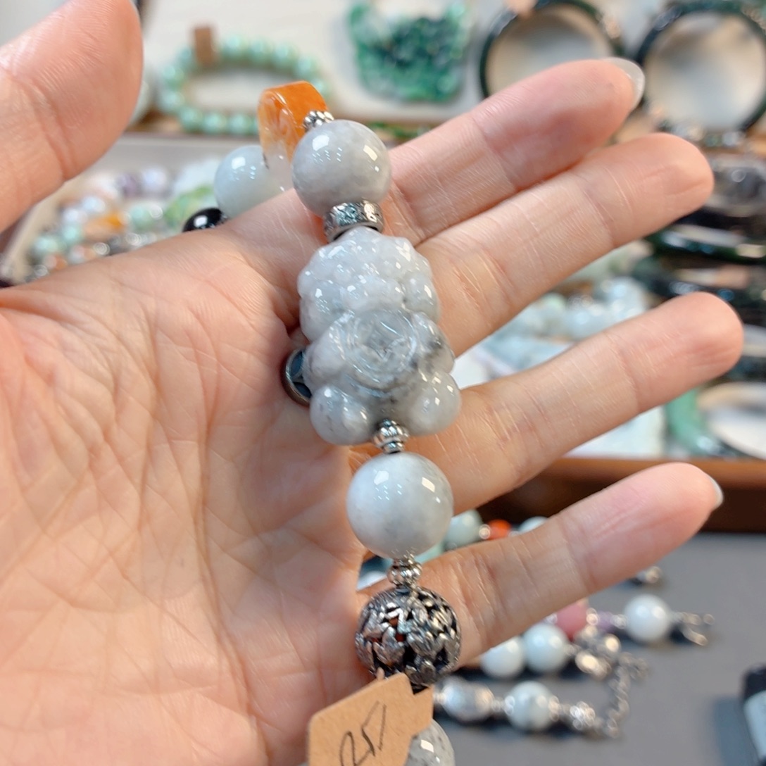 馨***然翡翠未镶嵌颈饰手串