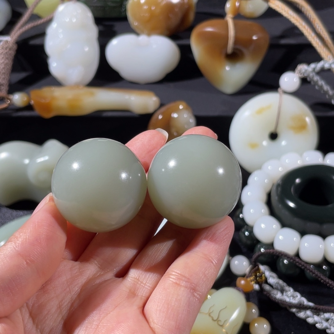 和田玉未镶嵌颈饰一对