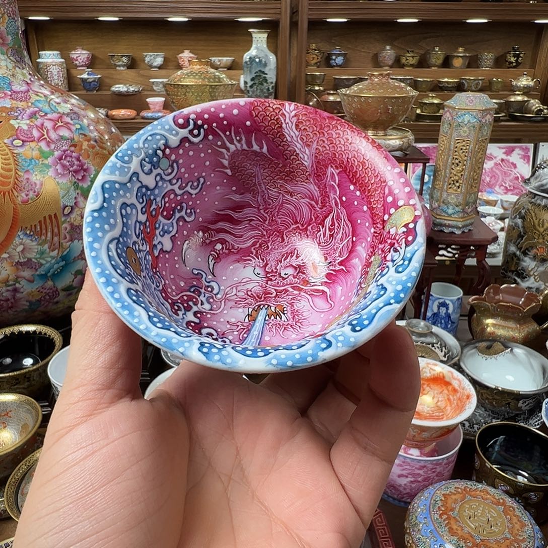 宝石红龙吸水压手杯