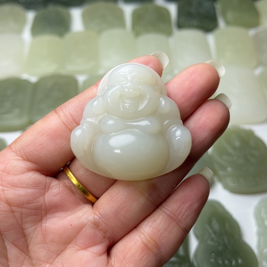 和田玉颈饰未镶嵌玉*