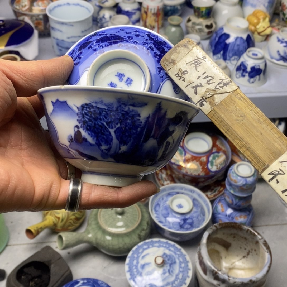 瓷片在干嘛吃饭呢还是睡觉啦没