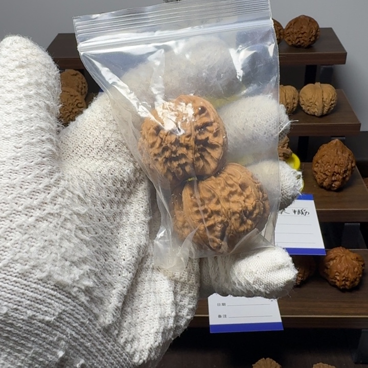 养****吊坠桃核白狮子42