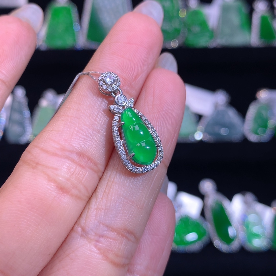 【闪购商品】颈饰银S925镶嵌翡翠