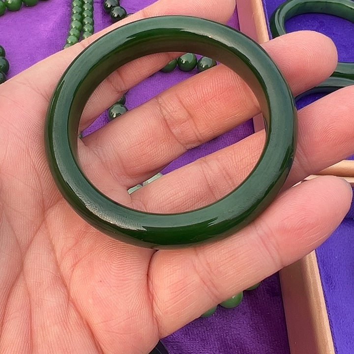 和田玉（碧玉）未镶嵌手镯