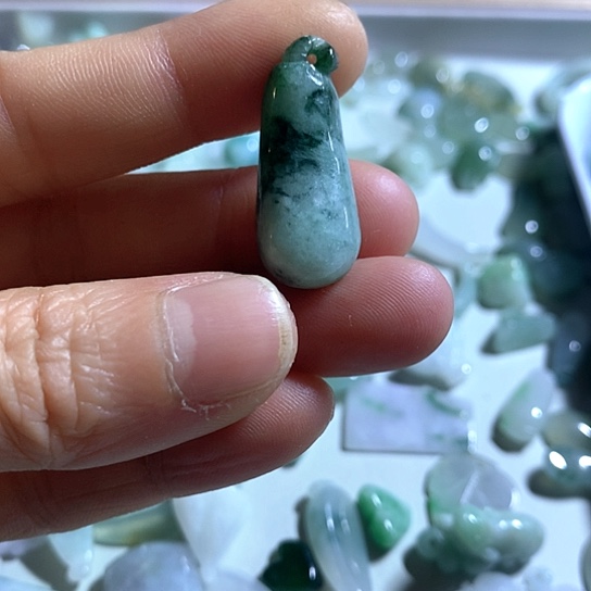 翡翠未镶嵌颈饰吊坠