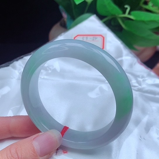 翡翠手镯未镶嵌      正圈53-54 春彩