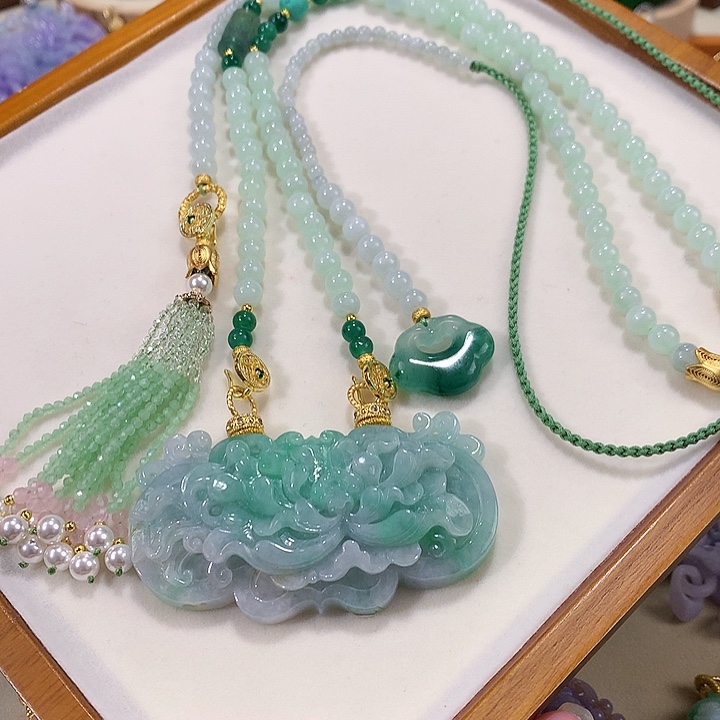 翡翠未镶嵌颈饰翡翠吊坠