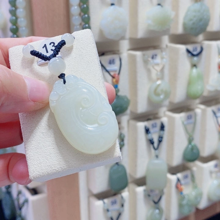 和田玉未镶嵌颈饰